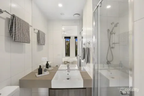 Property photo of 24 Collared Close Bundoora VIC 3083