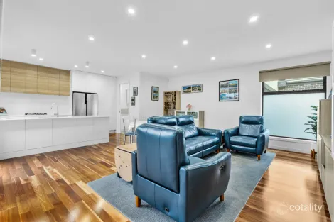 Property photo of 2/86 Lochiel Avenue Edithvale VIC 3196