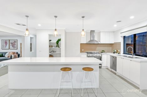 Property photo of 17 Leveque Loop Craigieburn VIC 3064