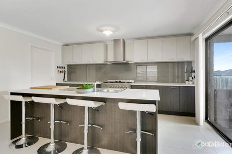 Property photo of 2 Garden Grove Skye VIC 3977