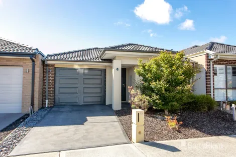 43 Fairweather Pde, Officer, VIC 3809