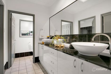 Property photo of 9 River Park Place Fig Tree Pocket QLD 4069