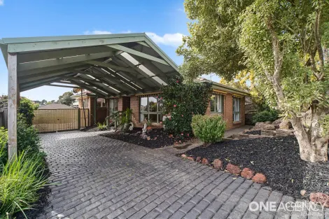 Property photo of 8 Chevalier Place Frankston VIC 3199