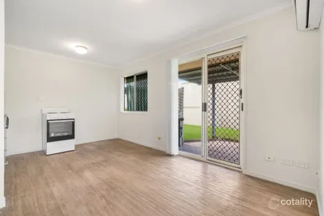 Property photo of 1/12-14 Yeates Crescent Meadowbrook QLD 4131