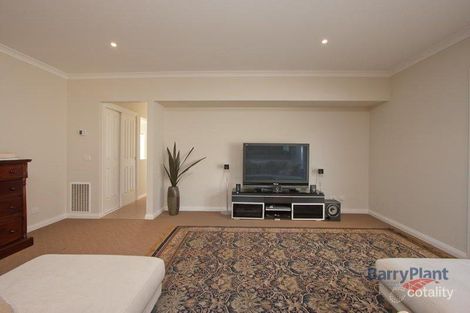 Property photo of 32 Lyall Road Berwick VIC 3806