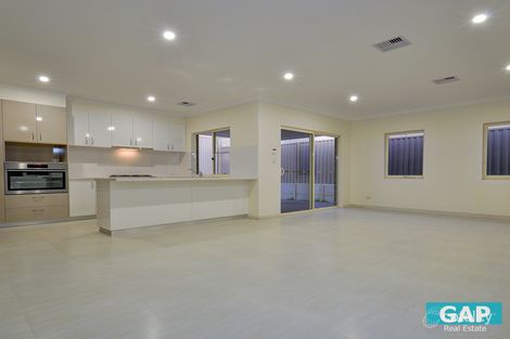 2b Delphine Ave, Dianella, WA 6059