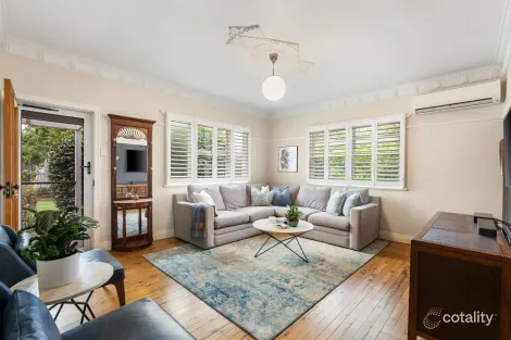 Property photo of 19 Mary Street Mount Lofty QLD 4350