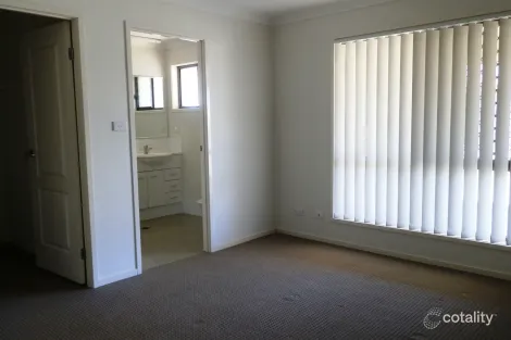 Property photo of 67 Lakeside Drive Emerald QLD 4720