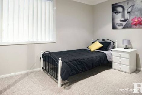 14 Sandakan Cres, Lethbridge Park, NSW 2770