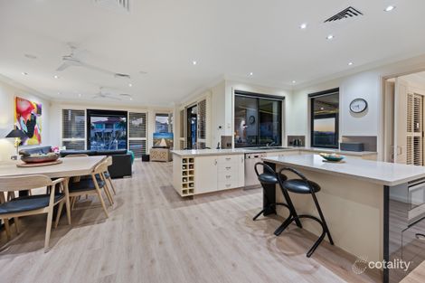 Property photo of 8 Queen Anne Court Paradise Point QLD 4216