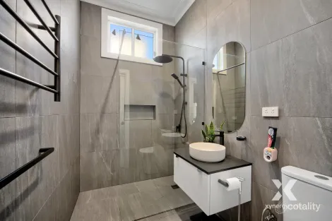 Property photo of 568 Centre Road Bentleigh VIC 3204