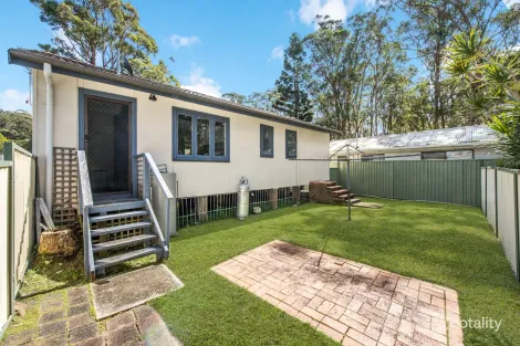Property photo of 15 Marlborough Place Berkeley Vale NSW 2261