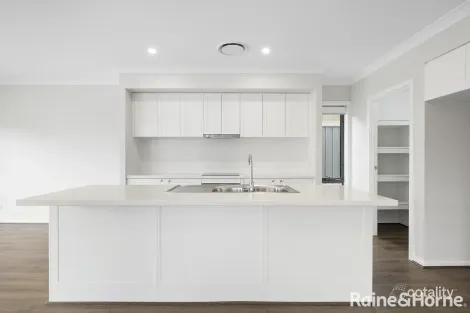 Property photo of 19 Hollitt Street Googong NSW 2620