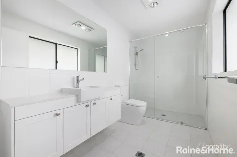 Property photo of 19 Hollitt Street Googong NSW 2620
