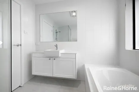 Property photo of 19 Hollitt Street Googong NSW 2620
