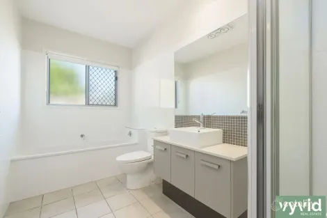 Property photo of 14 Florey Place Kirkwood QLD 4680