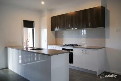 31 Astley Dr, Strathtulloh, VIC 3338