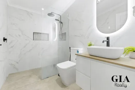 Property photo of 6 Tallara Place Busby NSW 2168