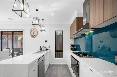 Property photo of 18 Abloom View Mickleham VIC 3064