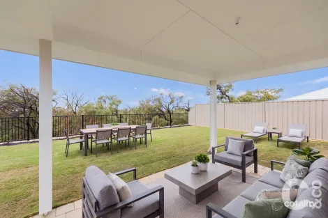 15 Baring Rd, Parmelia, WA 6167