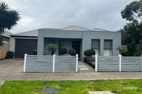 Property photo of 16 Hawthorn Way Caroline Springs VIC 3023