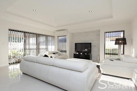 1 Templetonia Rise, Lake Coogee, WA 6166