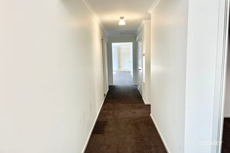 Property photo of 2 Calthorpe Green Caroline Springs VIC 3023
