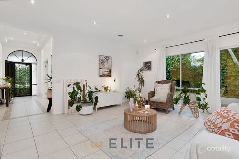 Property photo of 10 Sundial Court Berwick VIC 3806