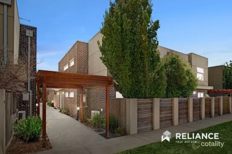 Property photo of 21/5 Thomas Carr Drive Tarneit VIC 3029