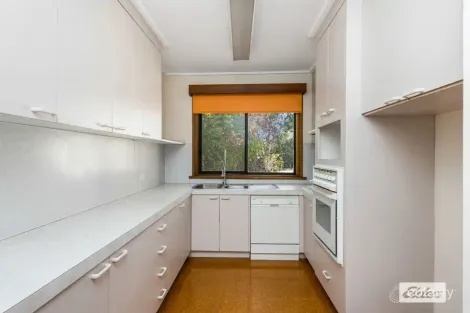 Property photo of 23 Button Street Strathdale VIC 3550