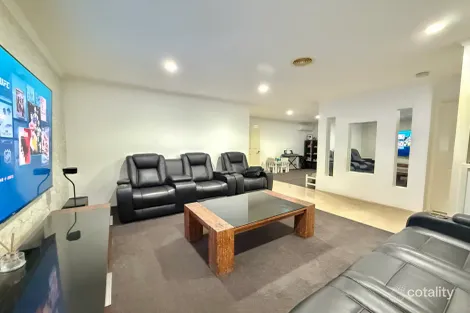 Property photo of 10 Lady Penrhyn Close Cranbourne West VIC 3977