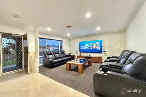 Property photo of 10 Lady Penrhyn Close Cranbourne West VIC 3977