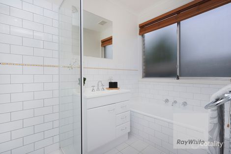 Property photo of 2 Wylye Close Gladstone Park VIC 3043