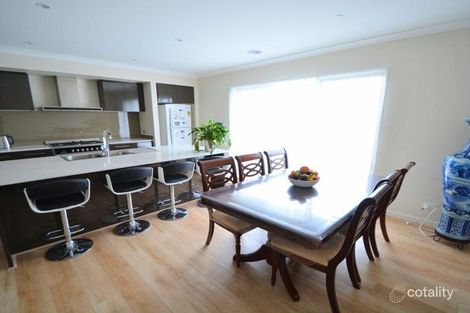 Property photo of 31 Scoria Circuit Craigieburn VIC 3064