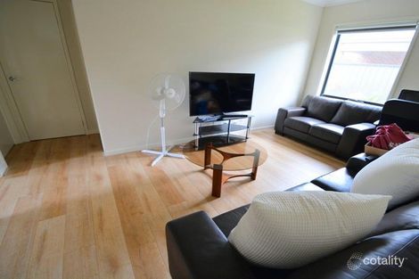 Property photo of 31 Scoria Circuit Craigieburn VIC 3064
