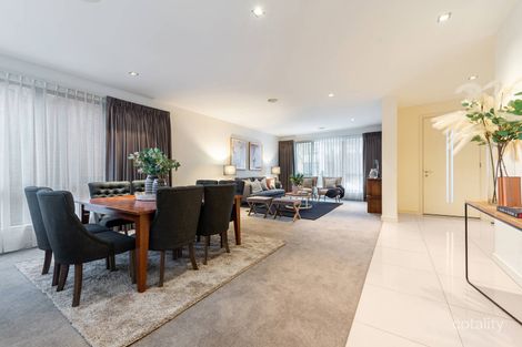 Property photo of 33 Dresden Drive Waterways VIC 3195