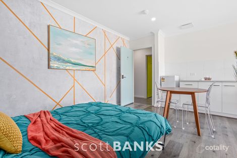 Property photo of 5 Debenham Drive St Albans VIC 3021