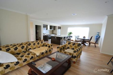 Property photo of 31 Scoria Circuit Craigieburn VIC 3064