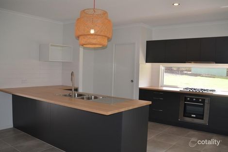 Property photo of 8 Cassidy Crescent Willow Vale QLD 4209