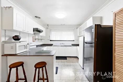 Property photo of 2 Harmon Avenue St Albans VIC 3021