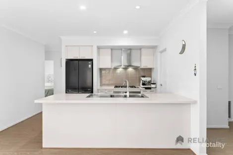 Property photo of 4 Light Horse Circuit Sunbury VIC 3429