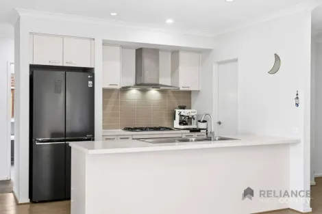 Property photo of 4 Light Horse Circuit Sunbury VIC 3429