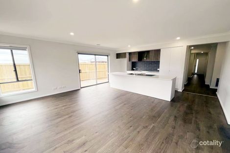 Property photo of 2 Minbalup Street Mambourin VIC 3024