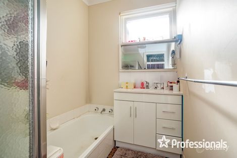 Property photo of 29 Waratah Drive Camillo WA 6111