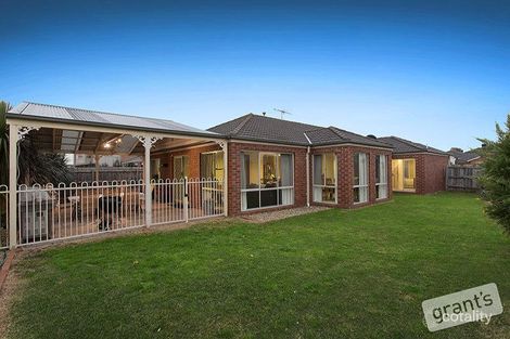 Property photo of 27 Pendulum Place Berwick VIC 3806