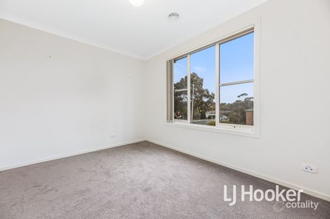 Property photo of 19 McClenaghan Place Pakenham VIC 3810