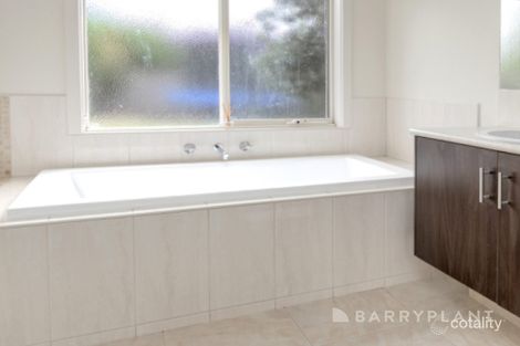Property photo of 3 Sandstock Place Rosebud VIC 3939