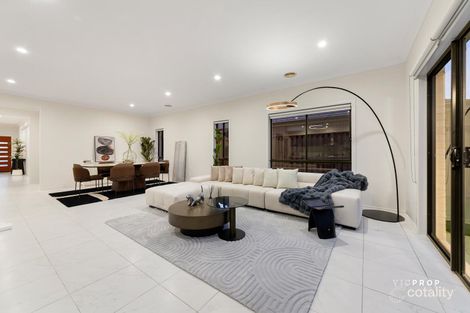 Property photo of 43 Stoneleigh Circuit Williams Landing VIC 3027