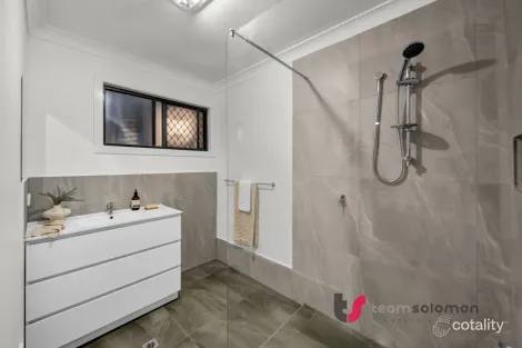 Property photo of 8 Bovingdon Street Birkdale QLD 4159