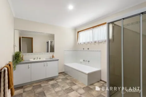 Property photo of 20 Davis Street Nyora VIC 3987